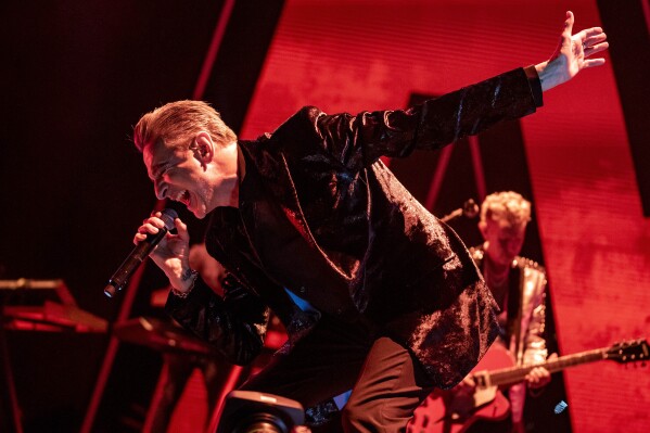Dave Gahan de Depeche Mode durante su concierto el 5 de abril de 2023 en el United Center en Chicago. Depeche Mode presentó el primero de sus tres conciertos en le Foro Sol de la Ciudad de México el 21 de septiembre ante 65.000 asistentes. (Foto Rob Grabowski / Invision/AP)