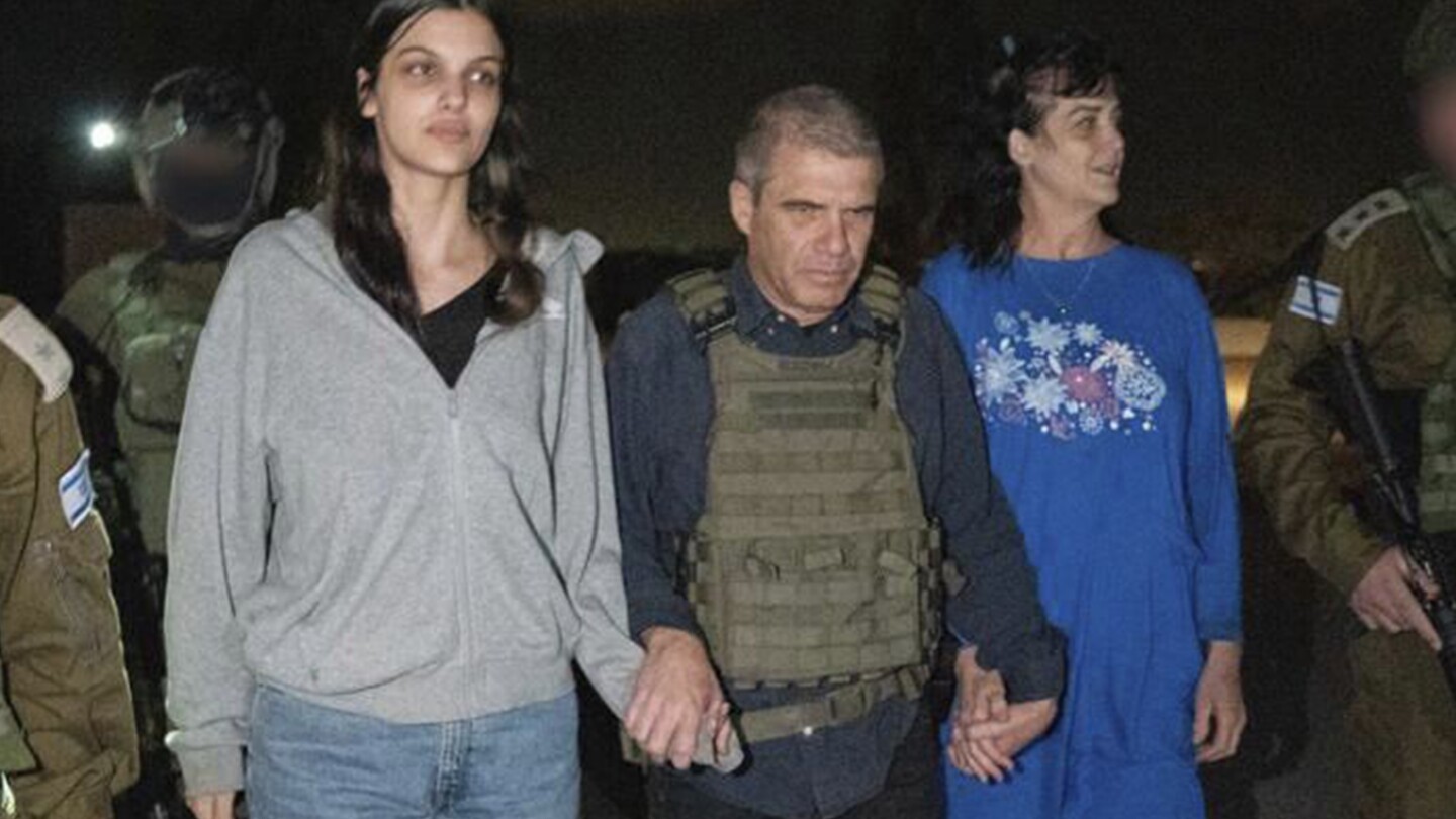 以色列称哈马斯扣押的两名美国人质已获释