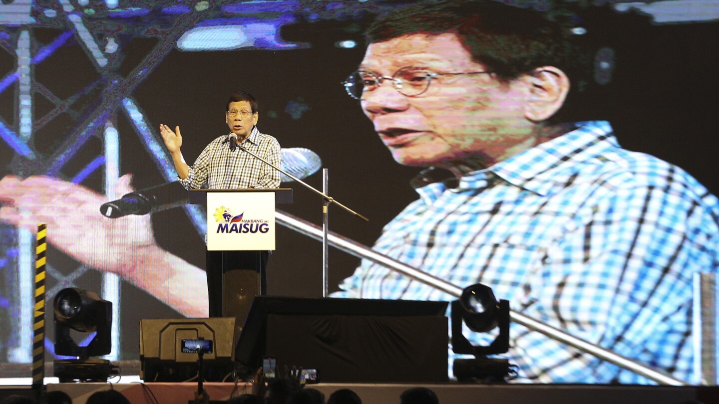 МАНИЛА Филипините AP — Бившият филипински президент Родриго Дутерте хвърля