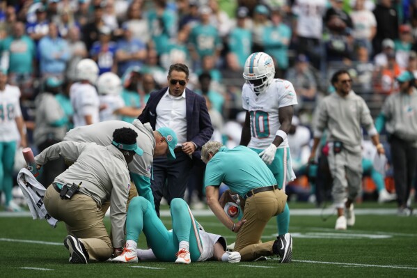 Dolphins dealing with another QB injury after Skylar Thompson leaves in the  2nd half vs. Seahawks | AP News