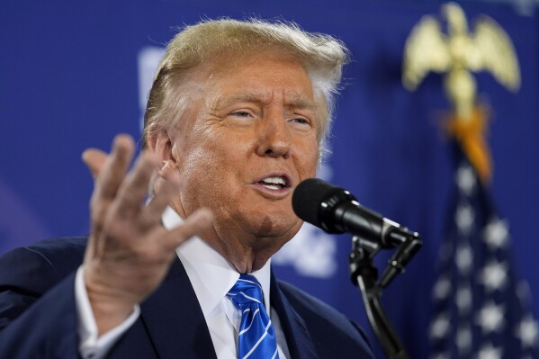 Il candidato presidenziale repubblicano, l’ex presidente Donald Trump, parla a un evento elettorale sabato 27 gennaio 2024 a Las Vegas. (Foto AP/John Locher)