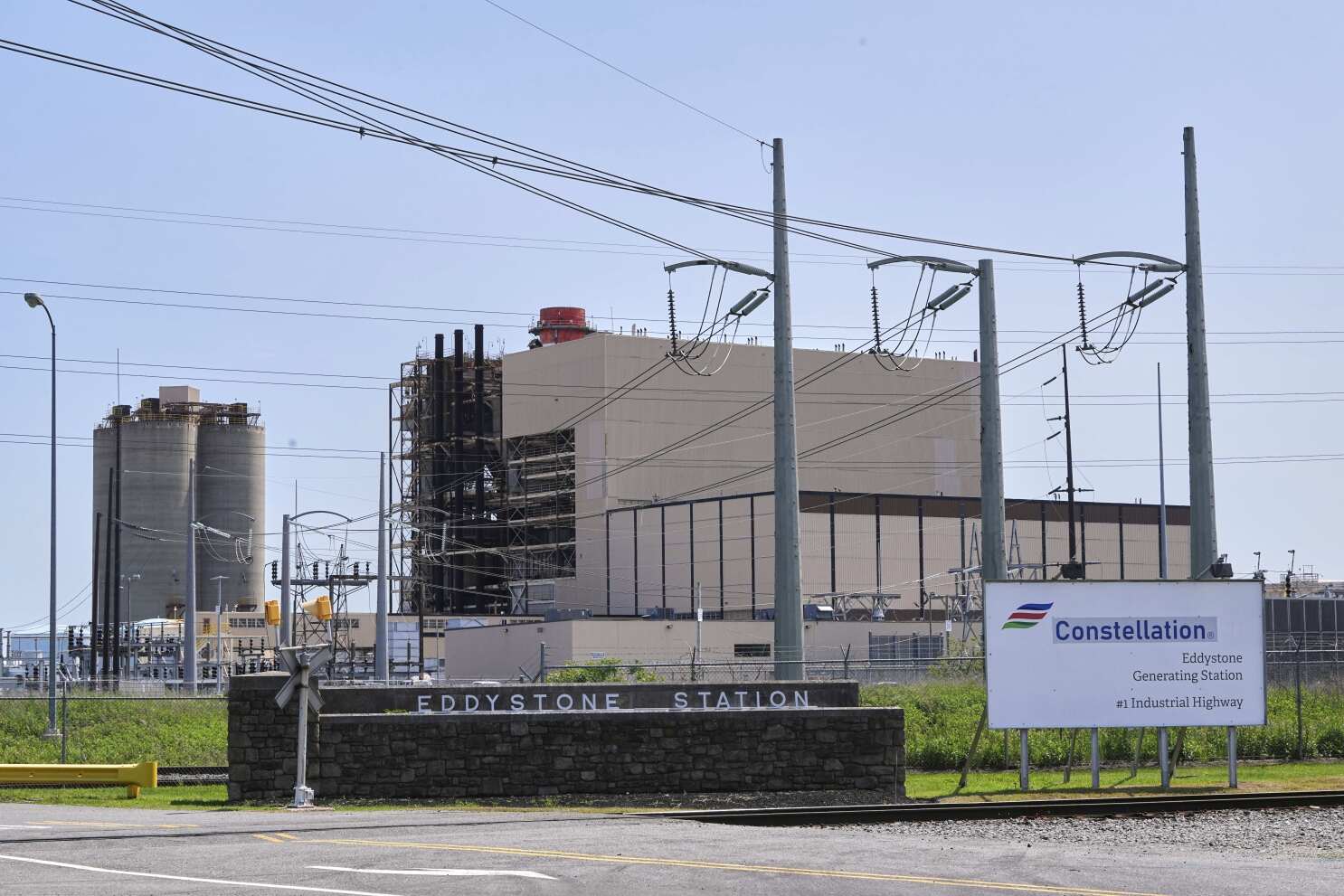 To prevent blackouts, Trump administration keeps another aging power plant online through summer