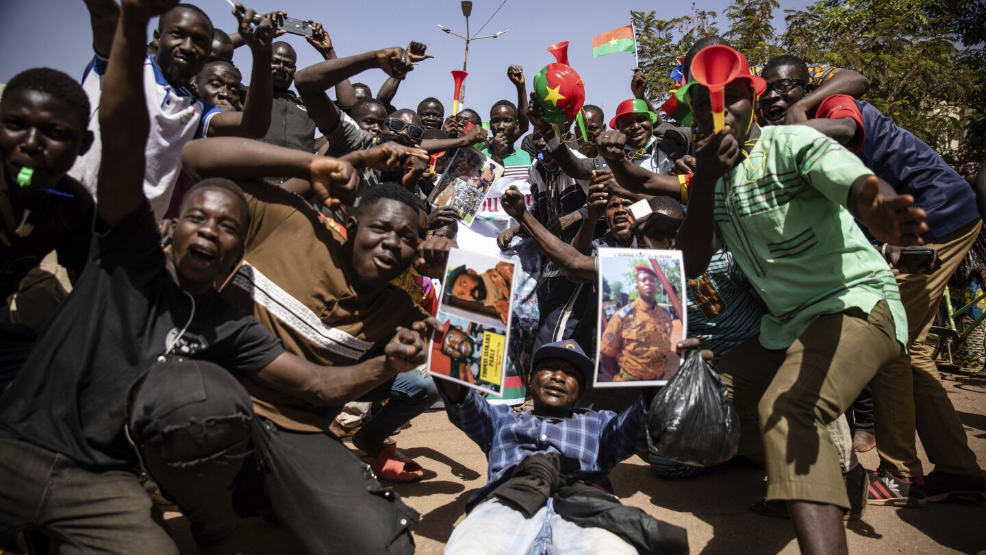 Хунтите, управляващи Нигер, Мали и Буркина Фасо, се споразумяха да създадат съвместни сили за борба с влошаващото се насилие