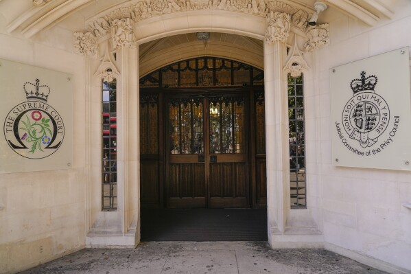 FILE - The Supreme Court entrance is photographed in London, Tuesday, Oct. 11, 2022. The British government's contentious policy to stem the flow of migrants faces one of its toughest challenges this week as the U.K. Supreme Court weighs whether it’s lawful to send asylum-seekers to Rwanda starting on Monday, Oct. 9, 2023. (AP Photo/Alberto Pezzali, File)