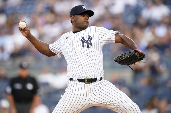Yankees' Severino exits with right shoulder tightness