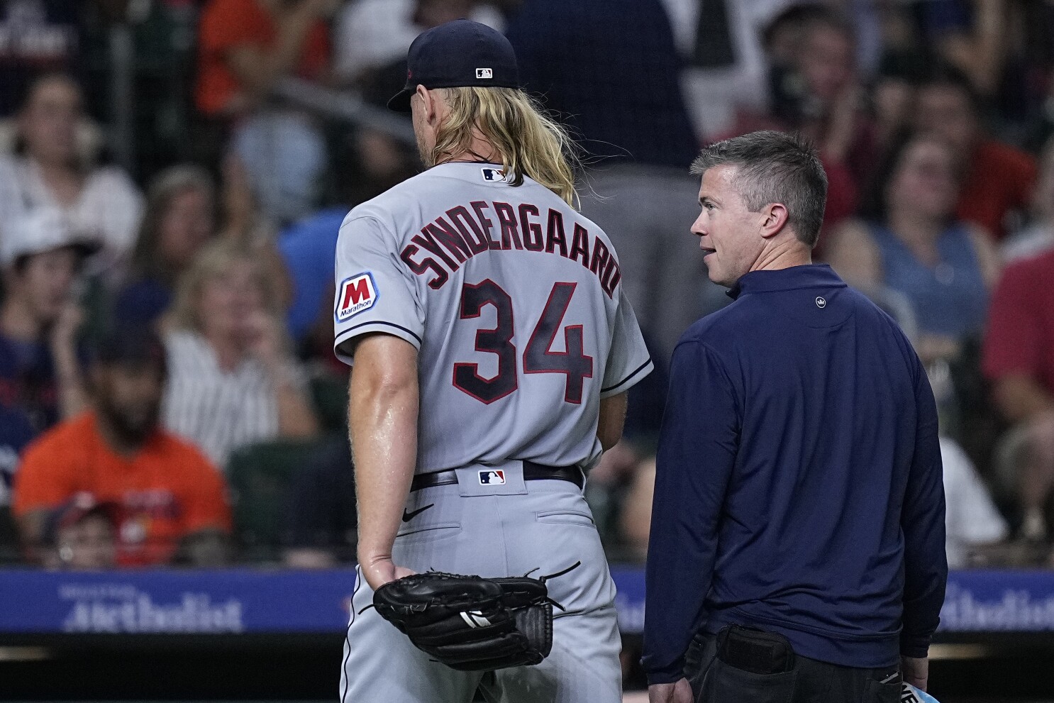 Syndergaard leaves debut with Guardians after being hit on the leg