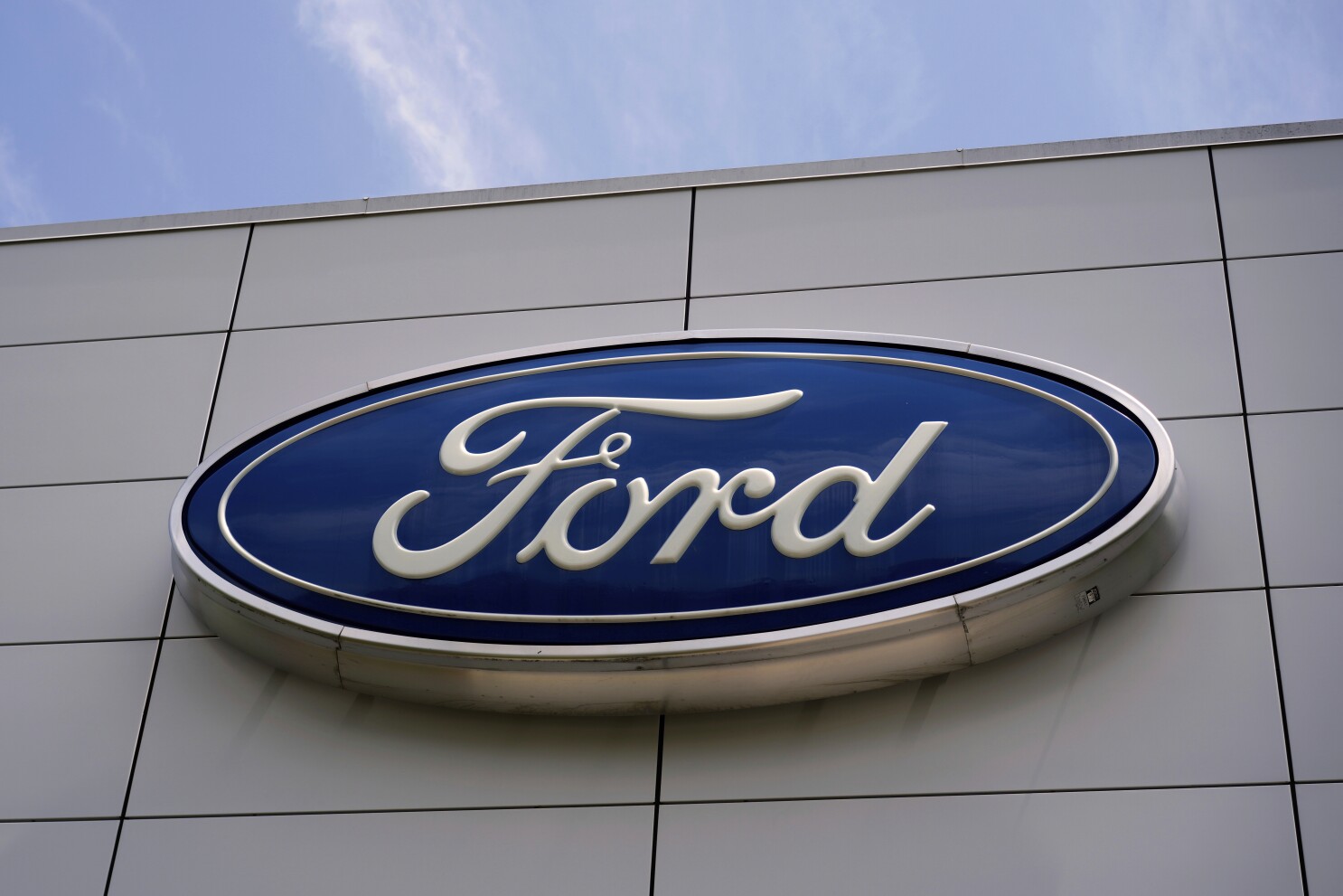 Ford recalls nearly half a million 2016-17 Explorers due to door trim that can detach while driving