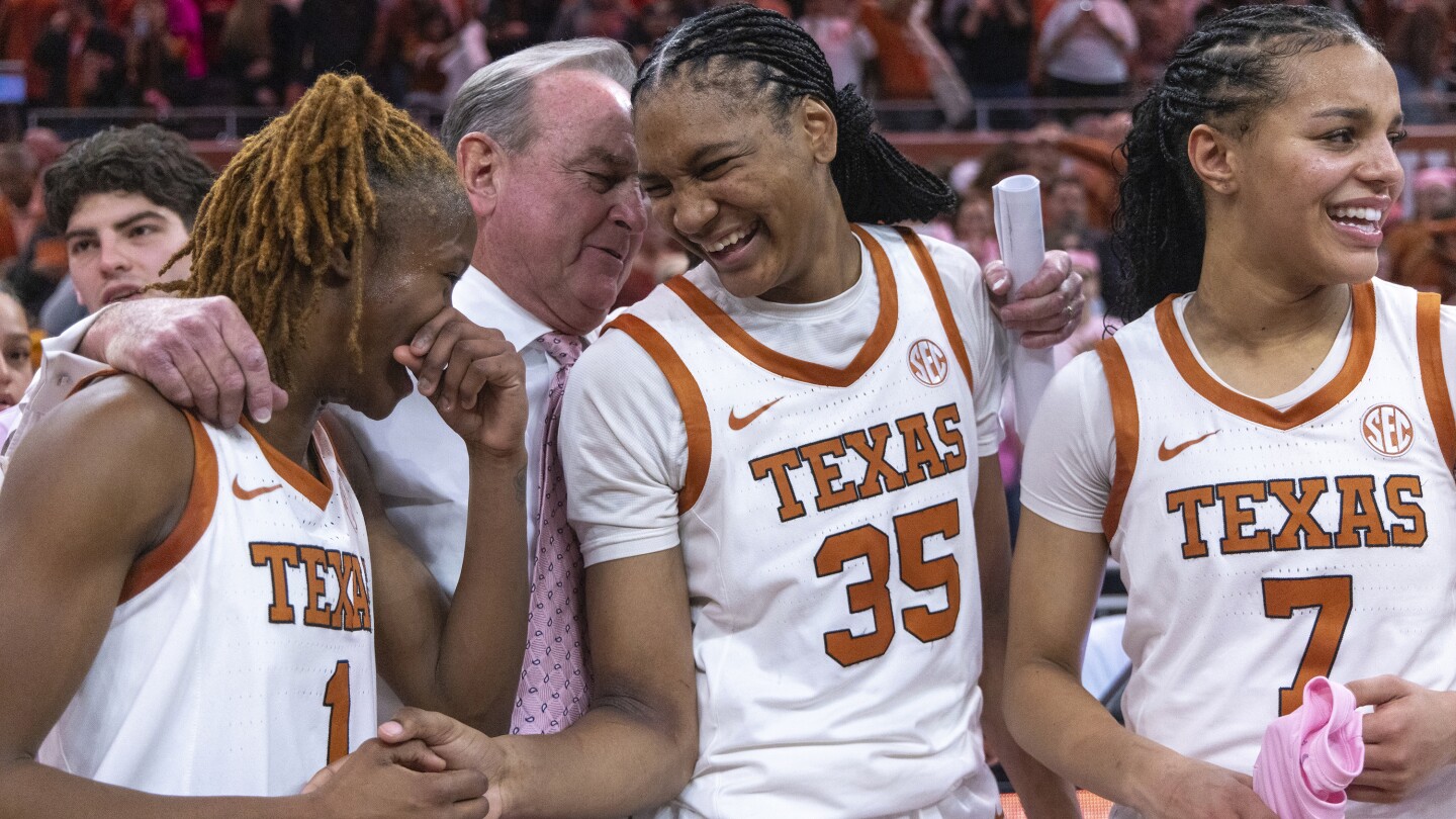 Texas is No. 1 in women’s AP Top 25 for the first time in 21 years; NC State climbs into top 10