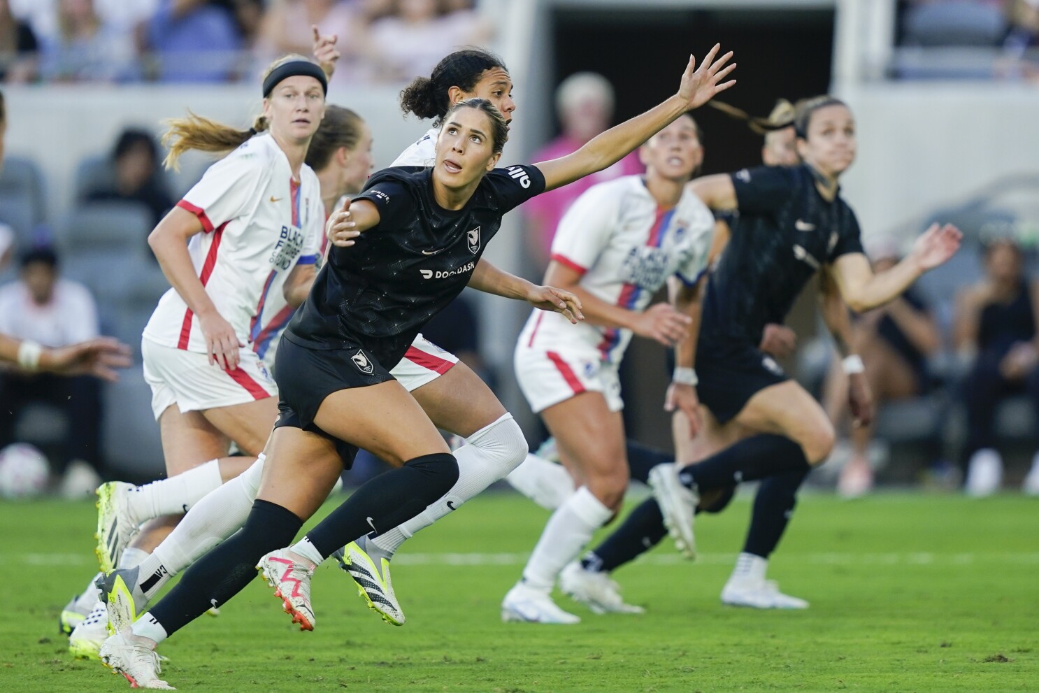 Los Angeles quick to embrace women's soccer with Angel City