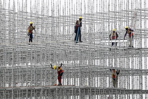 FILE - Construction workers prepare a scaffolding at a construction site at Hajji Ali in Mumbai, India, on Jan. 8, 2022. India’s central bank on Wednesday, Aug. 3, raised its key interest rate by 50 basis points to 5.4% in its third such hike since May as it focuses on containing inflation. (AP Photo/Rajanish kakade, File)