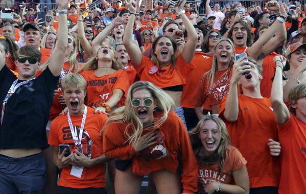 RED OUT: Braves ask fans to dress in red for Game 3 of World Series Friday