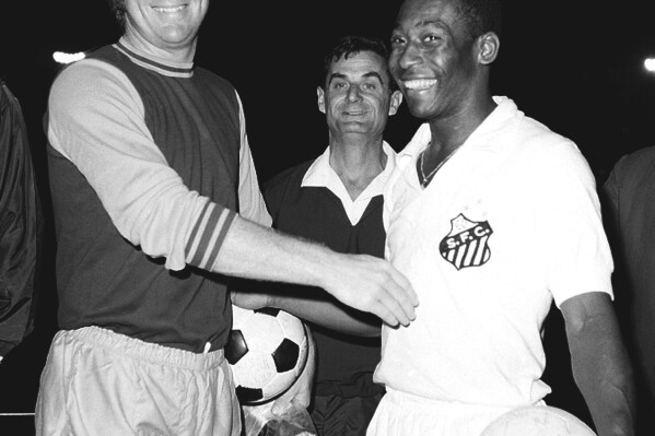 FILE -Soccer players Pele, right, and Bobby Moore meet before a game on Sept. 22, 1970 in Mexico. No player of Brazil’s Santos will wear the shirt the late Pelé made globally famous as long as the club plays in the country’s second division. Marcelo Teixeira, who was elected on Saturday, Dec. 9, 2023 as Santos’ new president, told journalists he made the decision as a tribute to the club’s biggest star. (AP Photo/File)