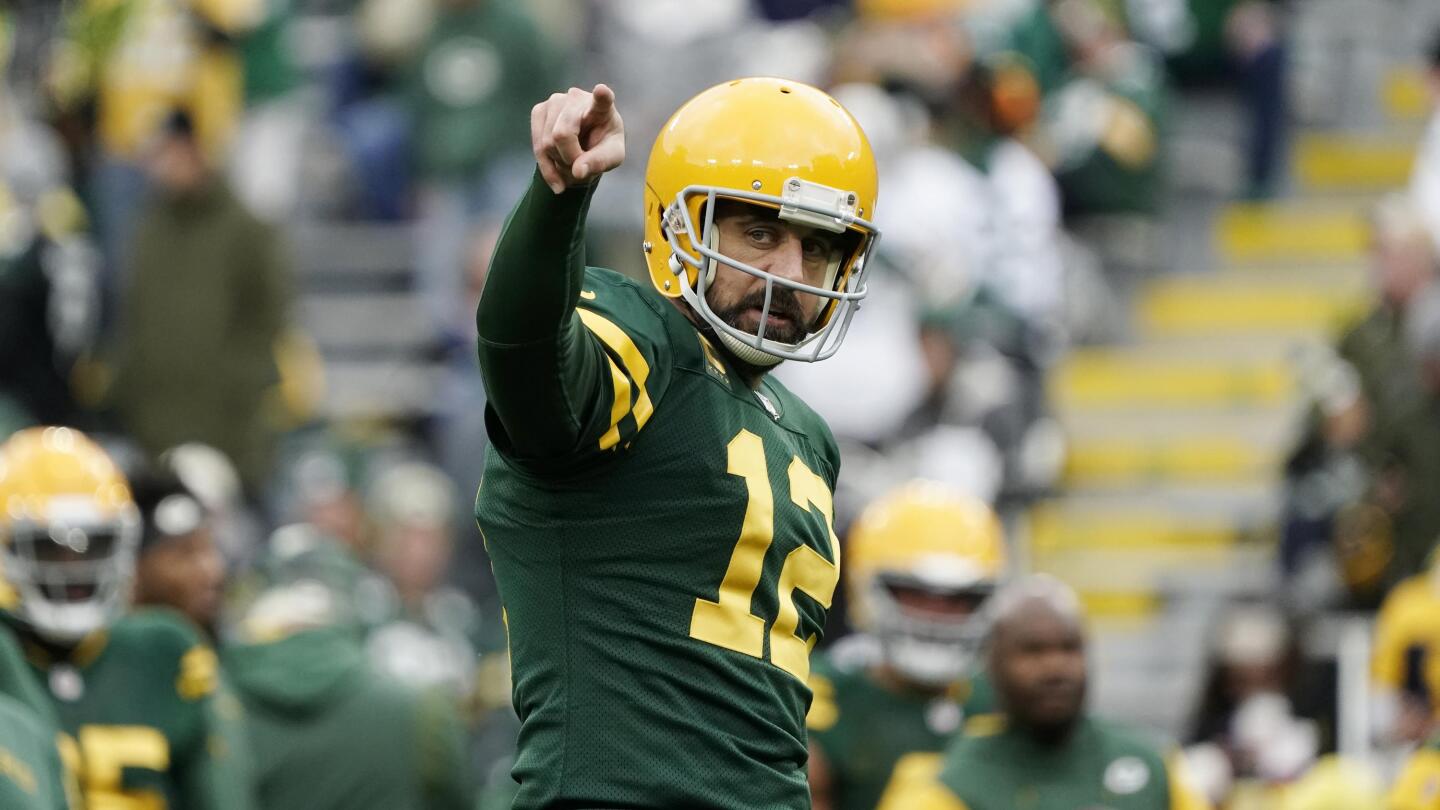 Packers QB Aaron Rodgers practices Thursday through thumb injury