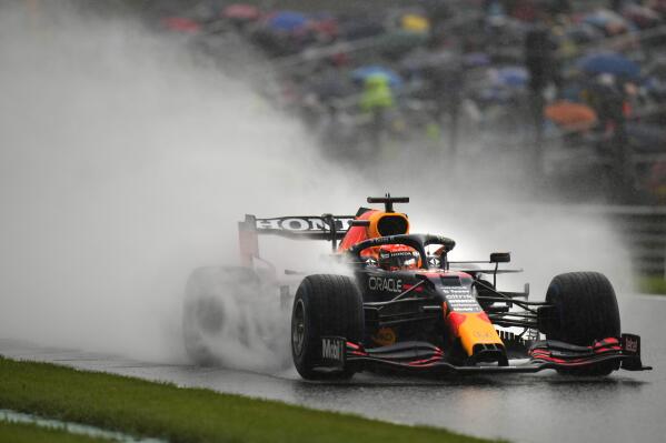 Max Verstappen Produces Incredible Drive in Russia, No One Notices