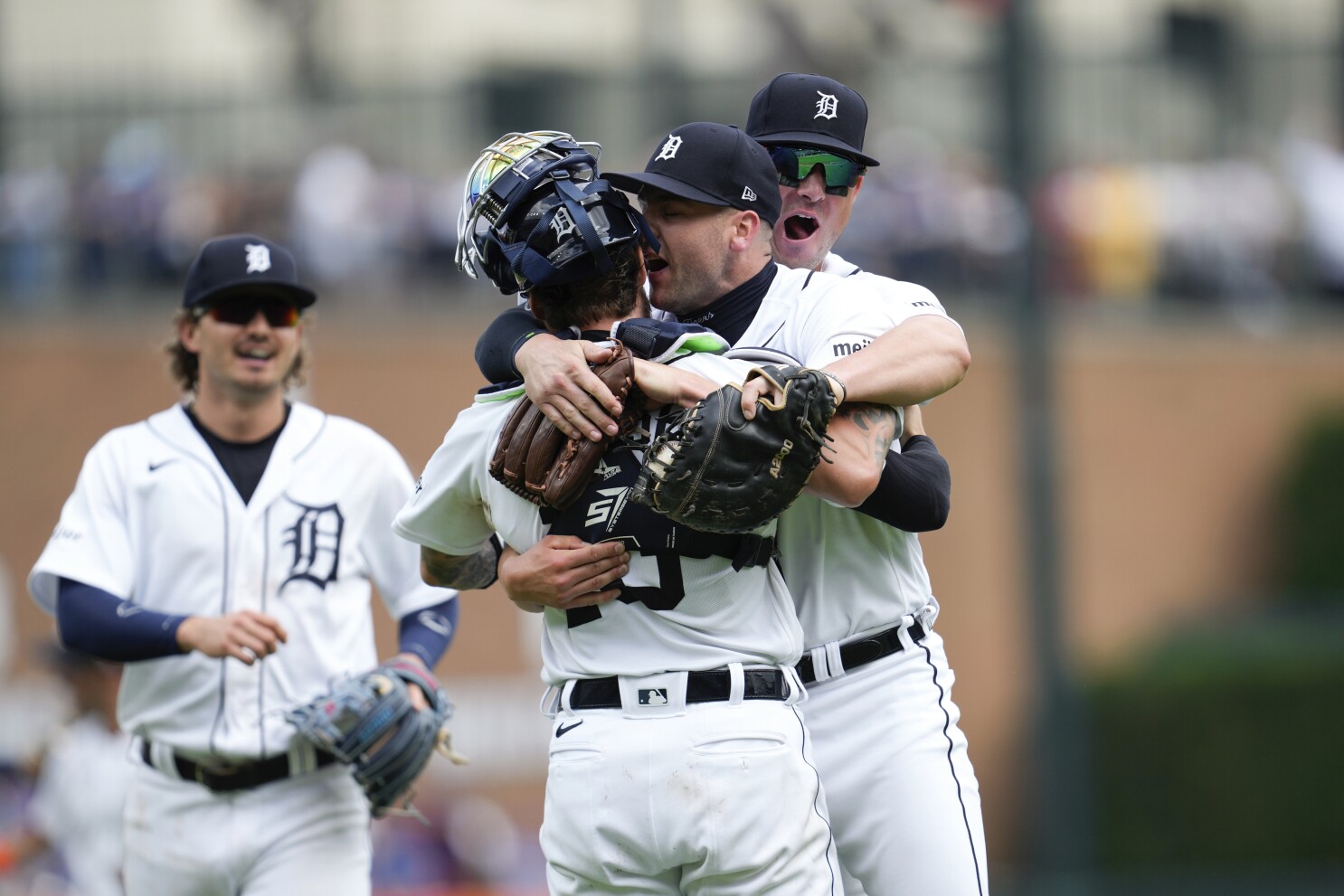 Cease, unbeaten vs Tigers, leads White Sox to 5-2 win