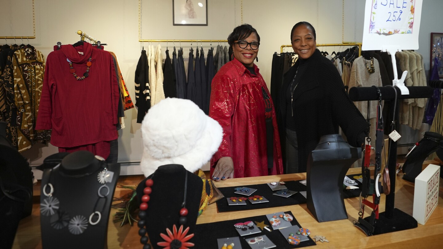 Small Businesses Adapt to Holiday Shopping Trends