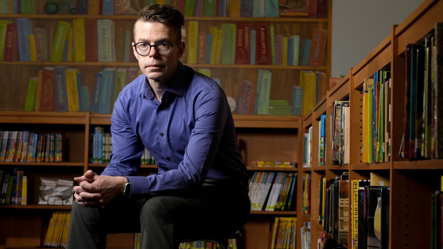 Библиотекарите се страхуват от нови наказания, дори затвор, докато активисти оспорват книгите