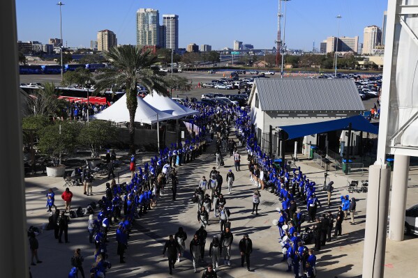 Kentucky arrives before an NCAA football game against Clemson in the Gator Bowl Friday, Dec. 29, 2023 at EverBank Stadium in Jacksonville, Fla. (Corey Perrine /The Florida Times-Union via AP)