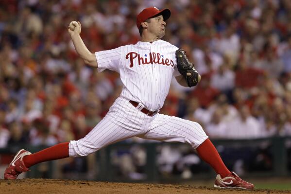 Philadelphia Phillies' Roy Oswalt pitches in the second inning of a baseball game against the Atlanta Braves, Wednesday, Sept. 22, 2010, in Philadelphia. (AP Photo/Tim Donnelly)