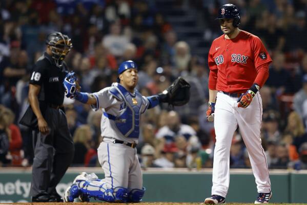 Martinez has RBI single in 8th, Red Sox beat Royals 2-1 - The San