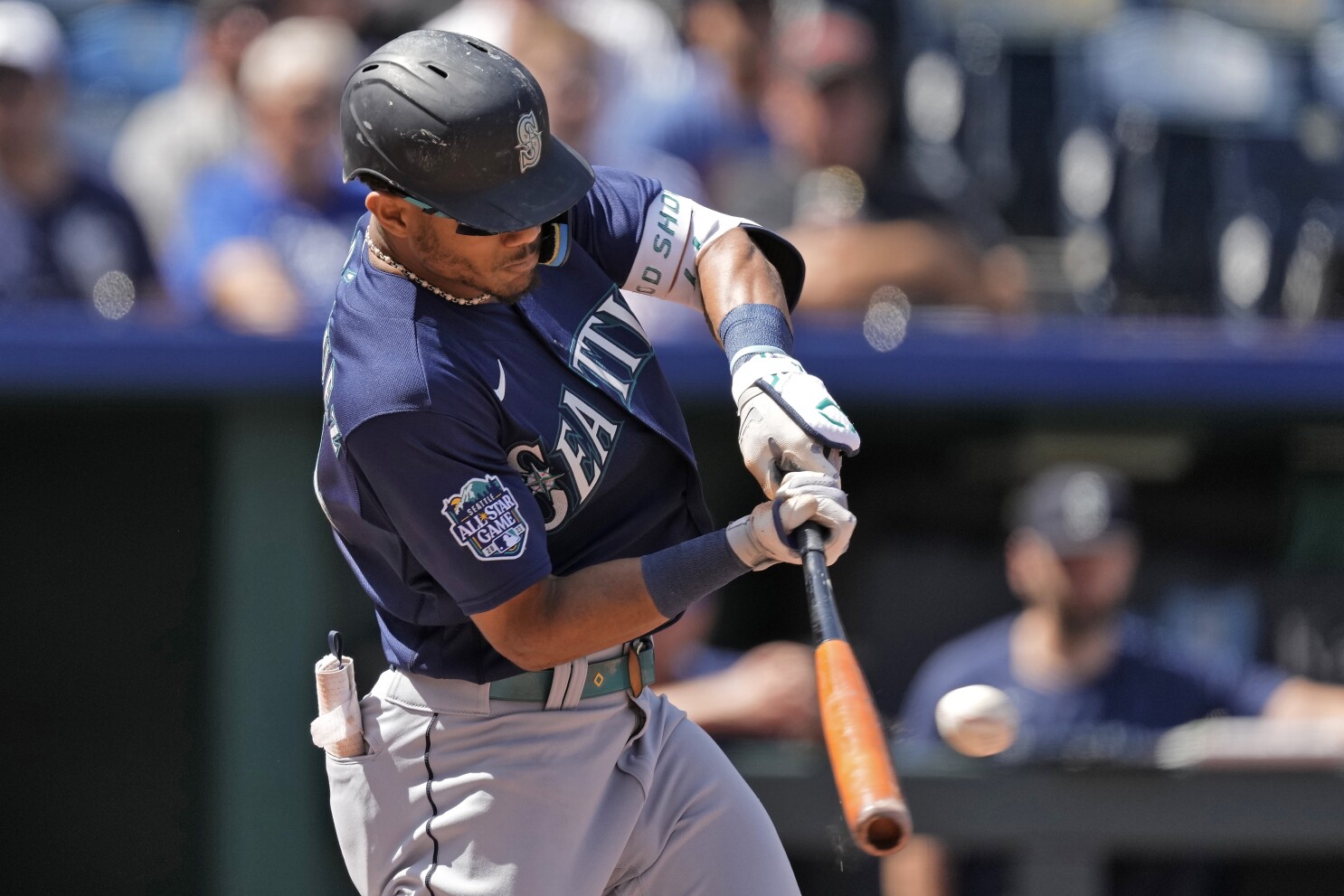 Rodríguez steals home to lead Mariners past Red Sox