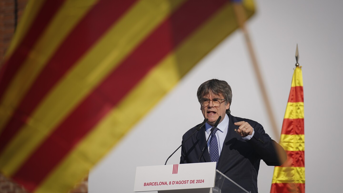 Bývalý katalánský lídr Puigdemont, na útěku od roku 2017, se vrátil do Španělska.  Ale zase zmizel