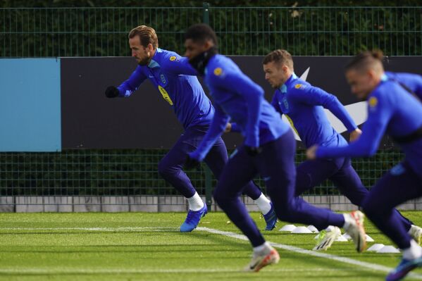 England's Harry Kane, left, practices during a training session at Hotspur Way Training Ground, London, Monday Oct. 16, 2023. England will face Italy in Euro 2024 qualifying match on Tuesday, Oct. 17, 2023. (John Walton/PA via AP)
