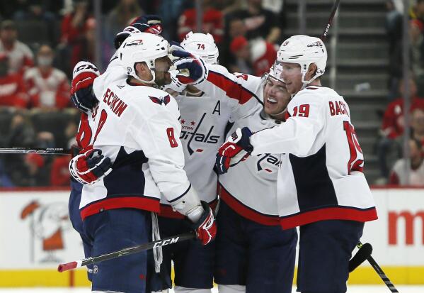 Alex Ovechkin chasing Wayne Gretzky: Assisting Washington Capitals star on  goals is an art