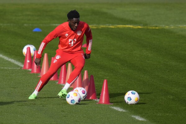 Bayern's Alphonso Davies practices during a training session in Munich, Germany, Feb. 19, 2024. (AP Photo/Matthias Schrader)