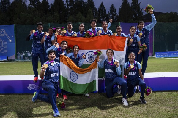 CORRECTS DATE - India's players celebrate with their gold medals during the awards ceremony of the women's final cricket match between Sri Lanka and India at the 19th Asian Games in Hangzhou, China, Monday, Sept. 25, 2023. (AP Photo/Louise Delmotte)
