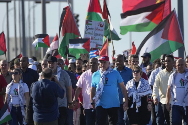 Cuban President Miguel Díaz-Canel, center, and his wife Lis Cuesta march during a pro-Palestinian demonstration in Havana, Cuba, Thursday, Nov. 23, 2023. (AP Photo/Ramon Espinosa)