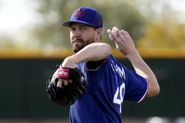 Easy and breezy: Jacob deGrom throws first bullpen of Rangers spring  training