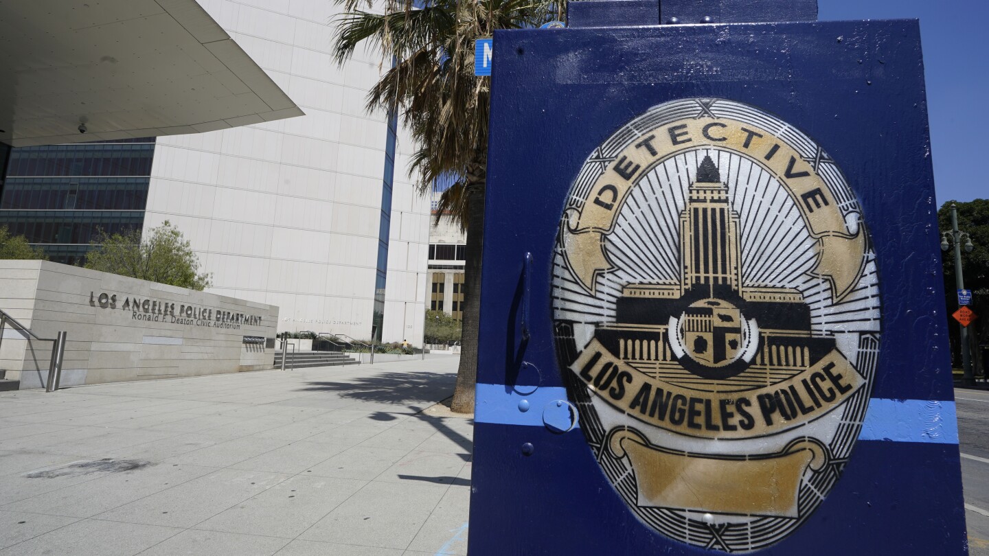 Лос Анджелис ще плати 300 000 долара за уреждане на дело срещу журналист за полицейски снимки под прикритие