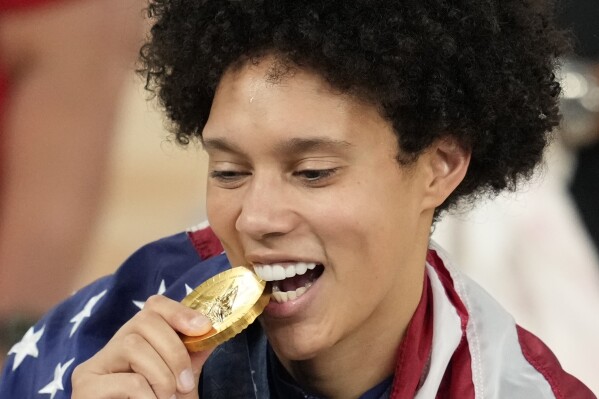 Brittney Griner lets tears flow during national anthem after ...