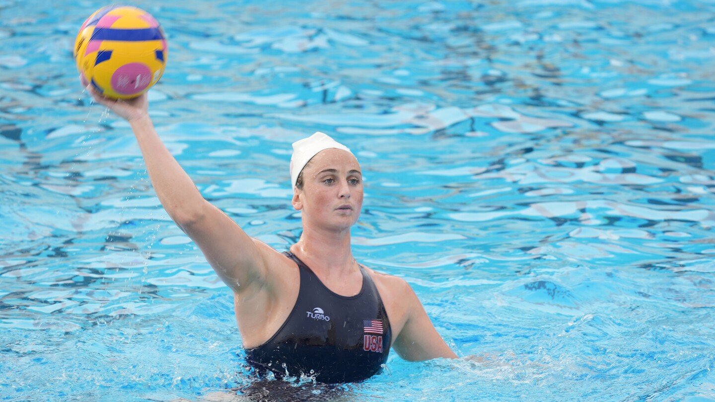 Американска звезда по водна топка се готви за Олимпиадата в Париж, докато съпругът й се бори с рак на белите дробове