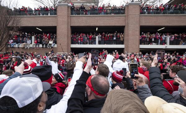 Jordan Davis Braves jersey tribute at UGA championship ceremony