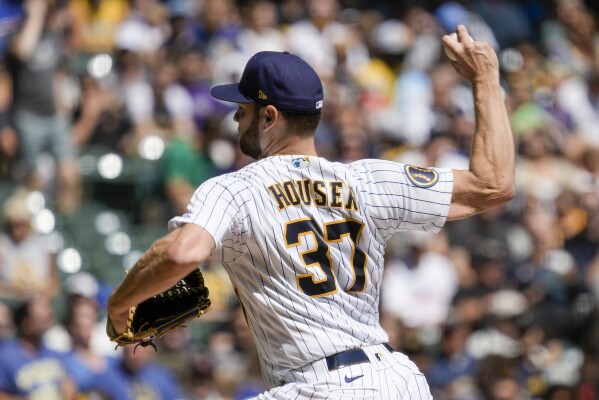 Brewers rally past Padres for eighth straight win