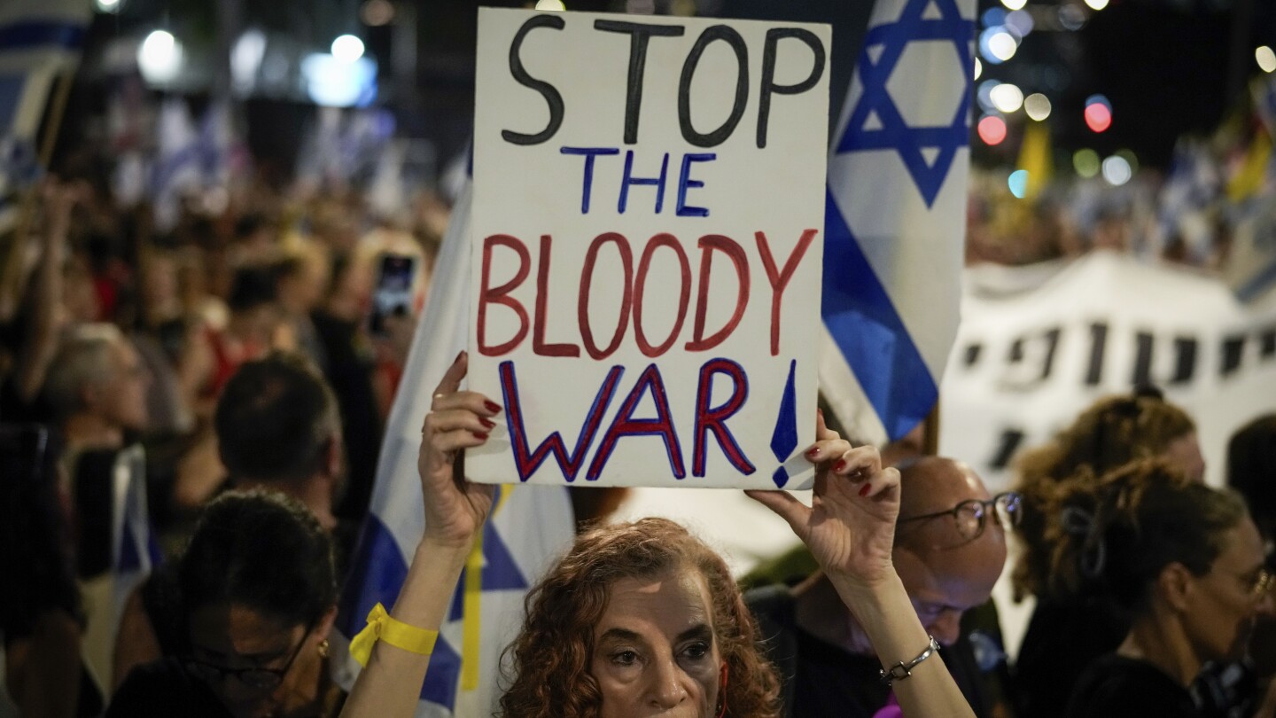 Israelische Demonstranten blockieren Straßen und fordern einen Waffenstillstand, um die Geiseln zurückzugeben
