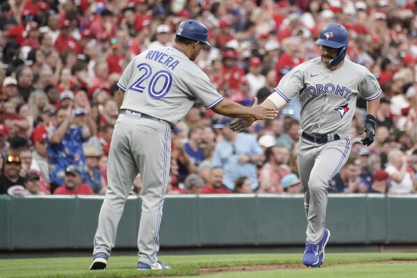 Blue Jays' Davis Schneider hits home run in first career MLB at