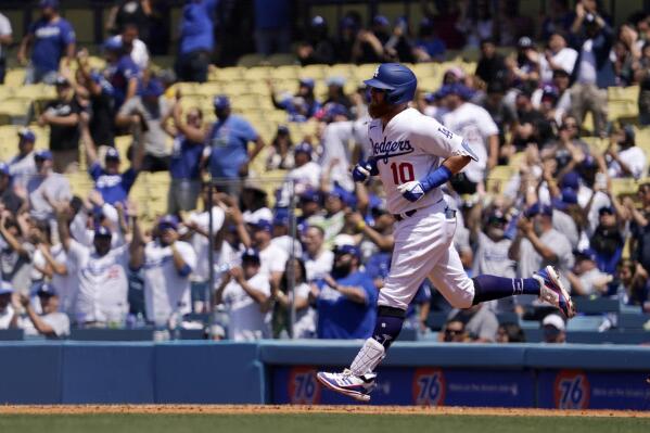 Justin Turner's walk-off home run gives Dodgers a 2-0 lead over