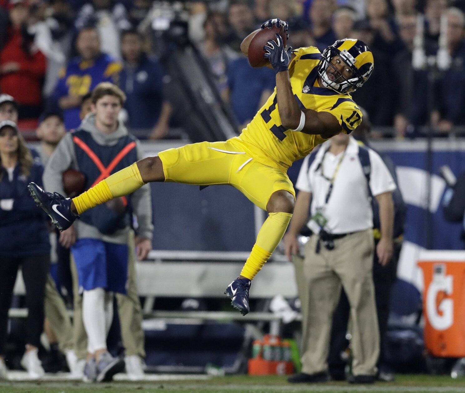 Los Angeles Rams outlast Kansas City Chiefs in record Monday shootout