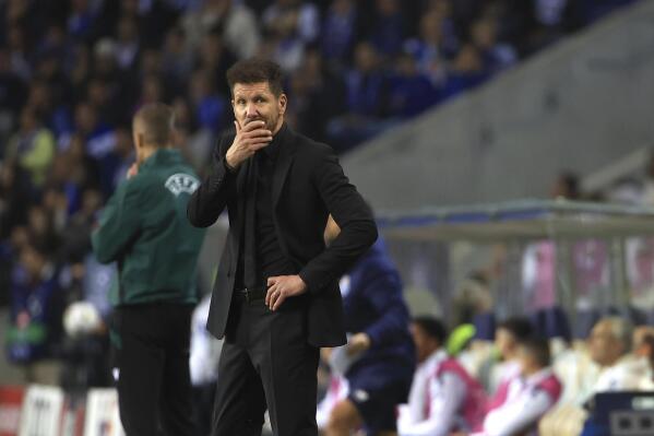 Atletico Madrid's head coach Diego Simeone gestures during a Champions League group B soccer match between FC Porto and Atletico Madrid at the Dragao stadium in Porto, Portugal, Tuesday, Nov. 1, 2022. (AP Photo/Luis Vieira)