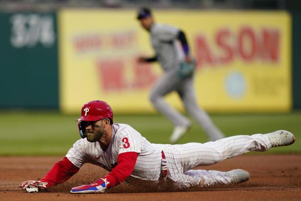 Obstruction call helps Phils sweep Nats for 14th win in 16