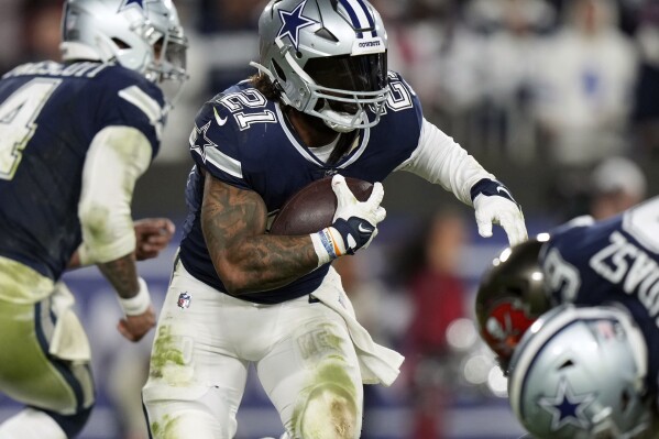 NCAA outlaws Ezekiel Elliott's crop top jersey look