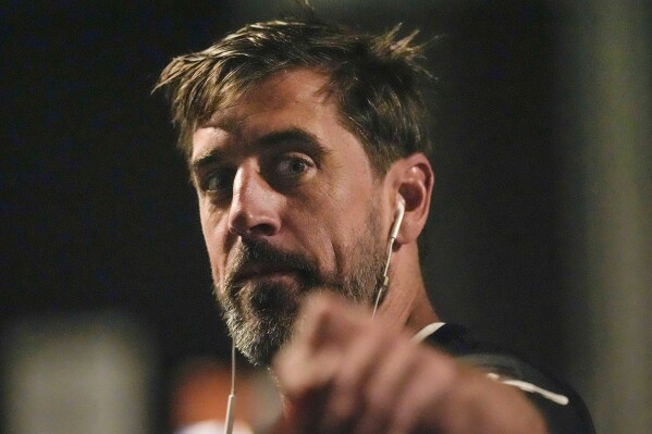 Aaron Rodgers prepares for Jets debut