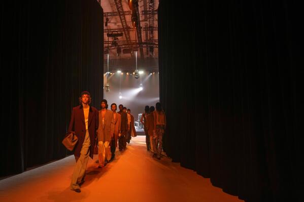Gucci to stage menswear show in Milan in January