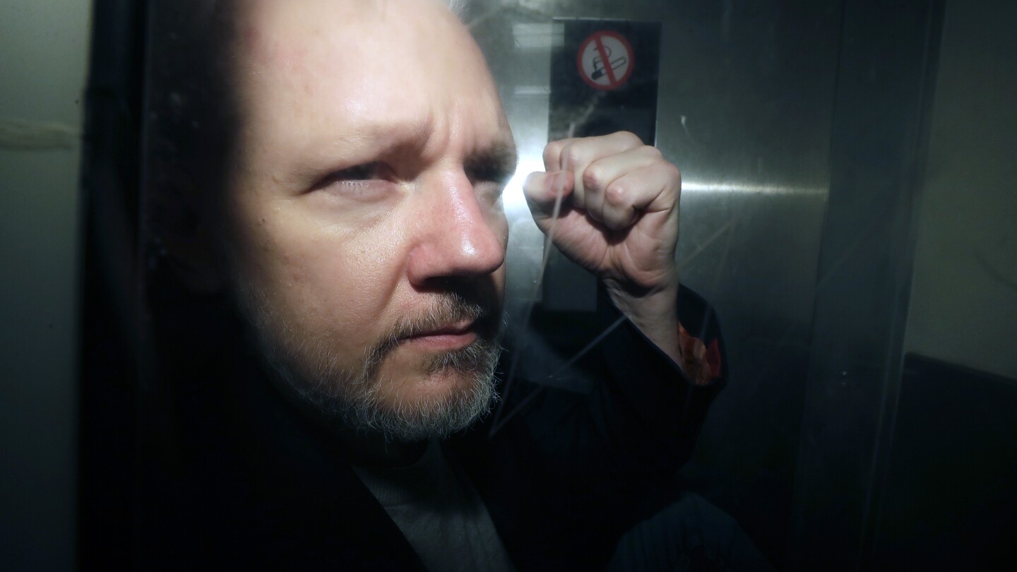 Julian Assange : Un avion transportant le fondateur de WikiLeaks à Bangkok avant un accord de plaidoyer