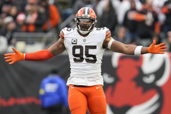 Browns' Myles Garrett practices after foot issue; tackle Jack