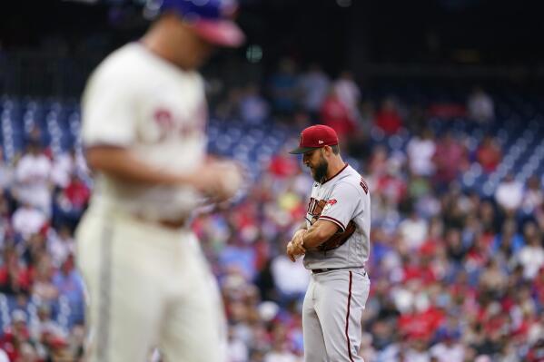 JT Realmuto hits inside-the-park home run to inch Phillies closer