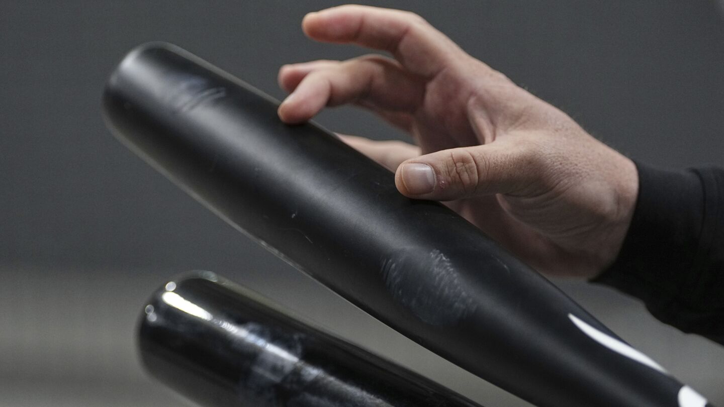 Ein Blick in die Fabrik, in der Torpedoschläger hergestellt werden